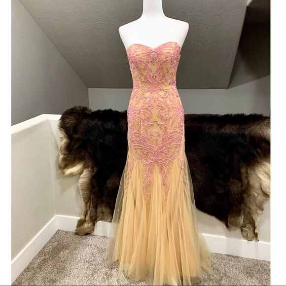 Elegant Strapless Embroidered Floral Lace & beading Fishtail Gown with Shawl - Picture 2 of 16